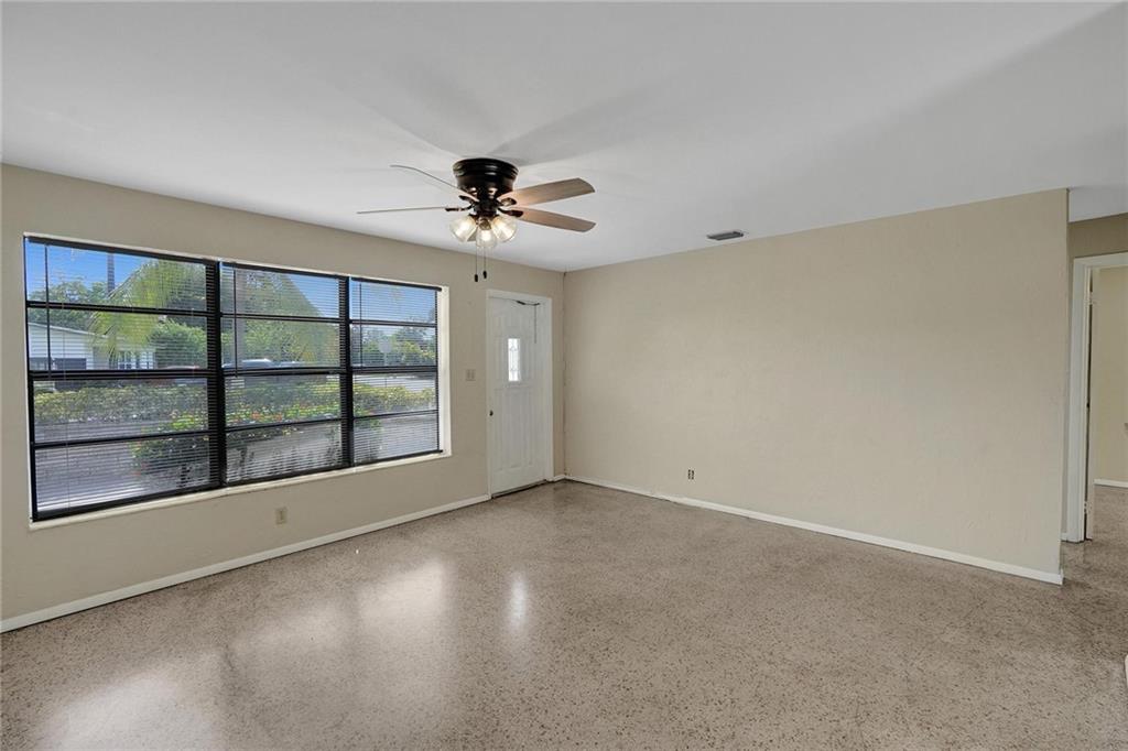 Cresthaven 3 37-11 B - Residential