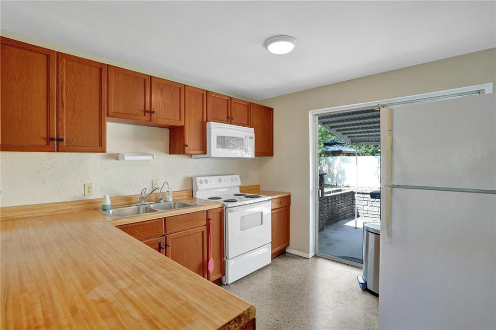 Cresthaven 3 37-11 B - Residential