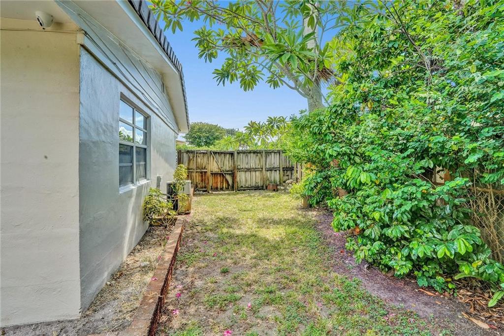 Cresthaven 3 37-11 B - Residential