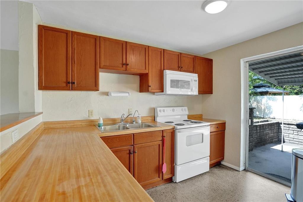 Cresthaven 3 37-11 B - Residential