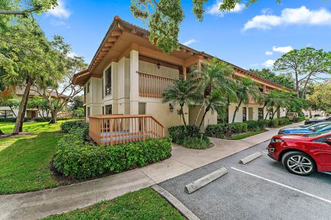 Condominium in Palm Beach Gardens FL 433 Brackenwood Lane.jpg