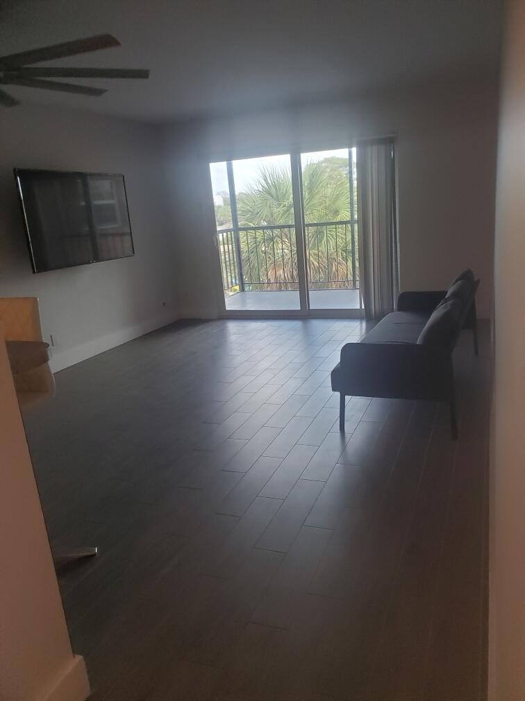 Lauderdale Tennis Club - Residential Lease