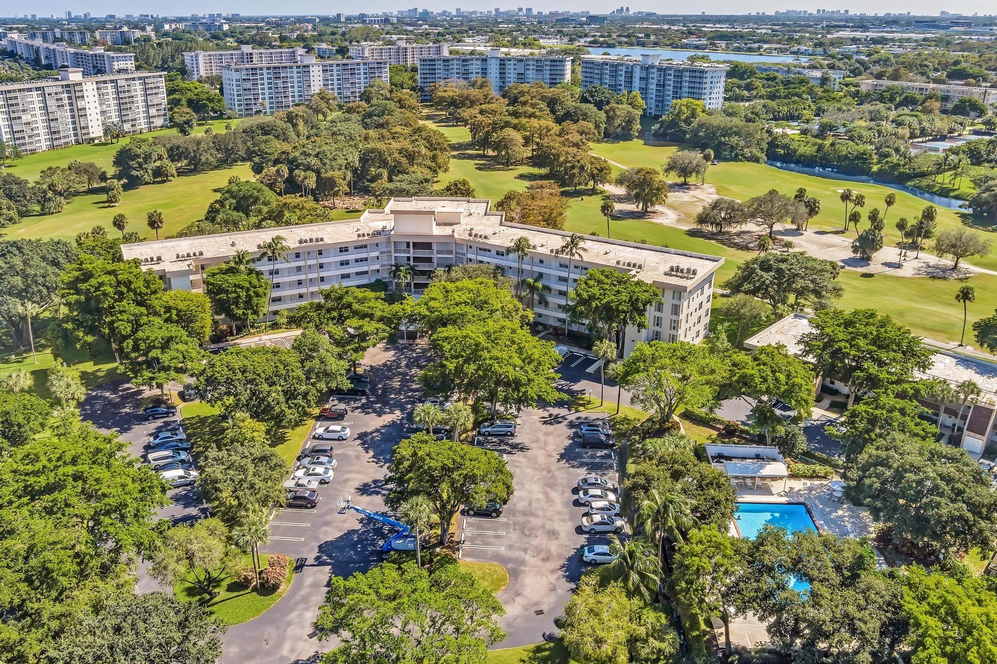 3800 Oaks Clubhouse Dr 201