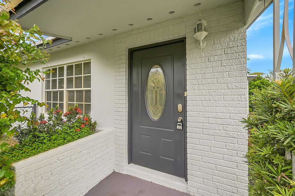 Photo of 361 Garden Blvd, Palm Beach Gardens, FL 33410 (MLS # R11057274)