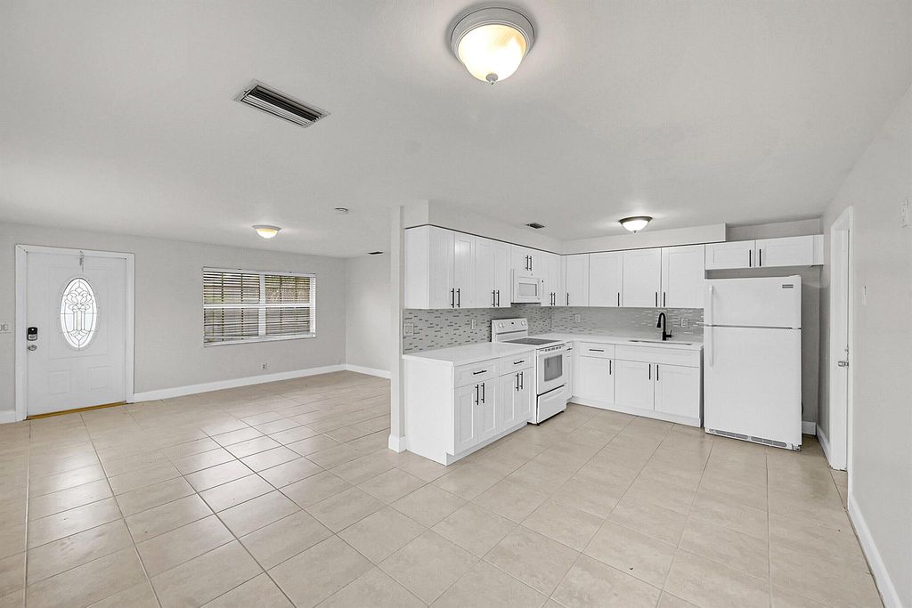 Photo of 361 Garden Blvd, Palm Beach Gardens, FL 33410 (MLS # R11057274)