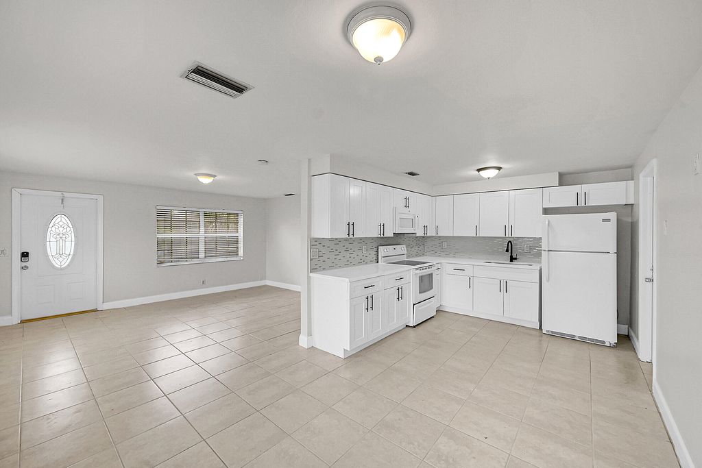 Photo of 361 Garden Blvd, Palm Beach Gardens, FL 33410 (MLS # R11057274)