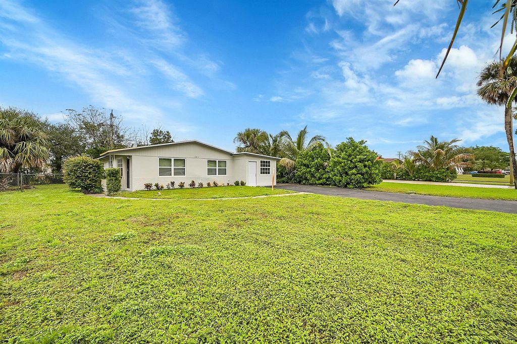 Photo of 361 Garden Blvd, Palm Beach Gardens, FL 33410 (MLS # R11057274)