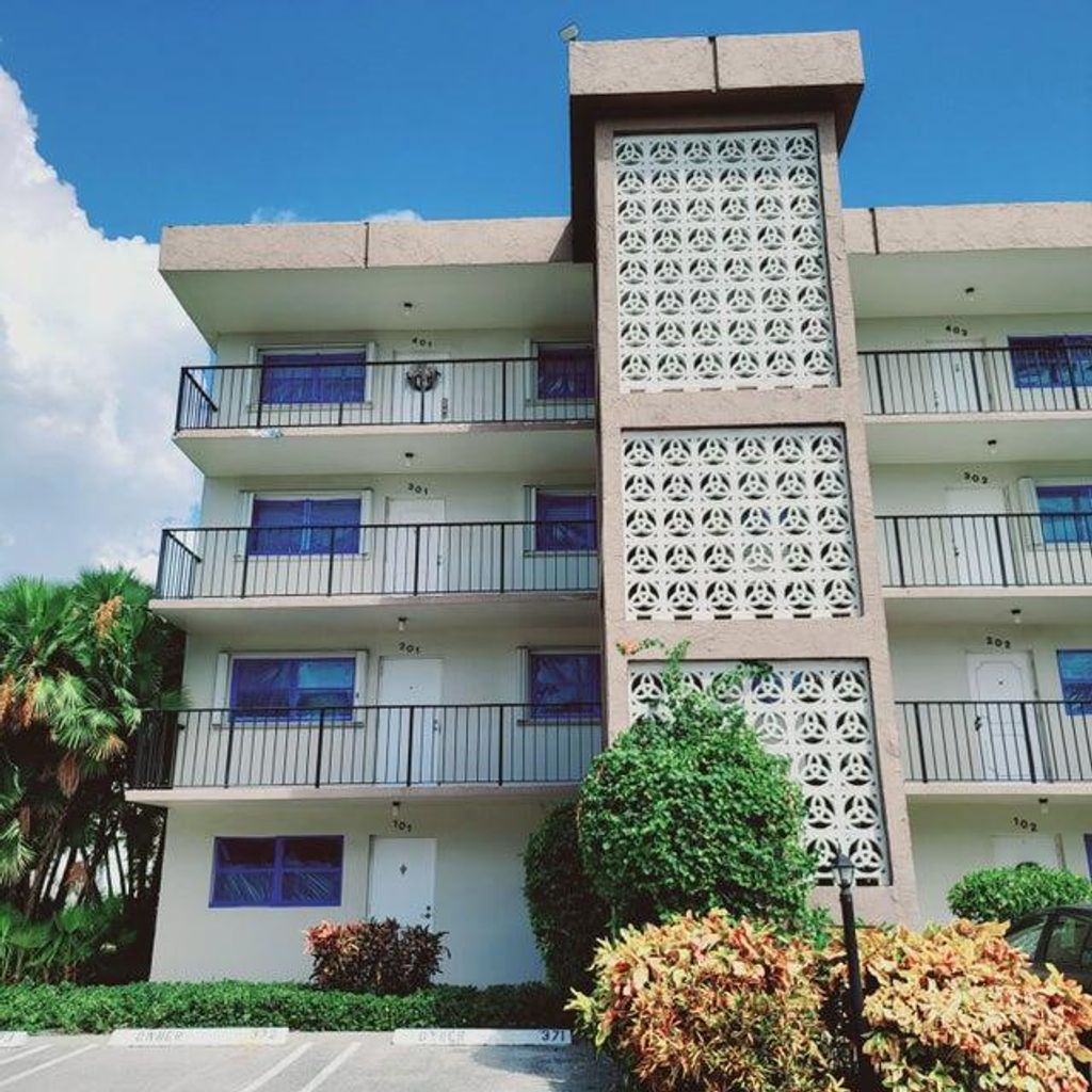 Photo of 2006 S Federal Highway #401, Boynton Beach, FL 33435 (MLS # R11003448)