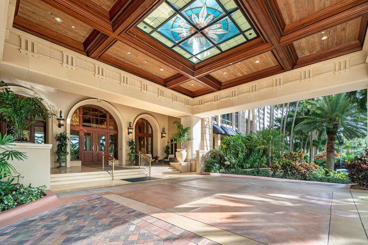 LUXURIA CONDO - Residential