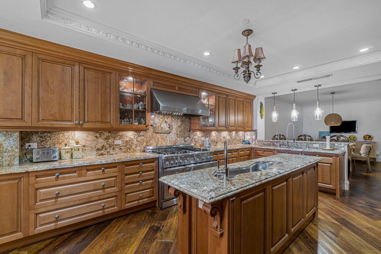 LUXURIA CONDO - Residential