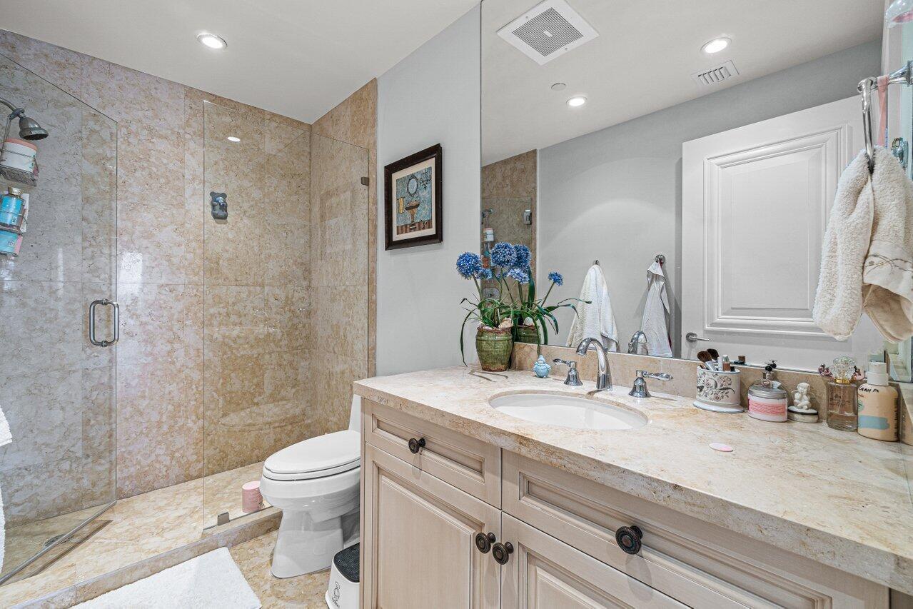 LUXURIA CONDO - Residential