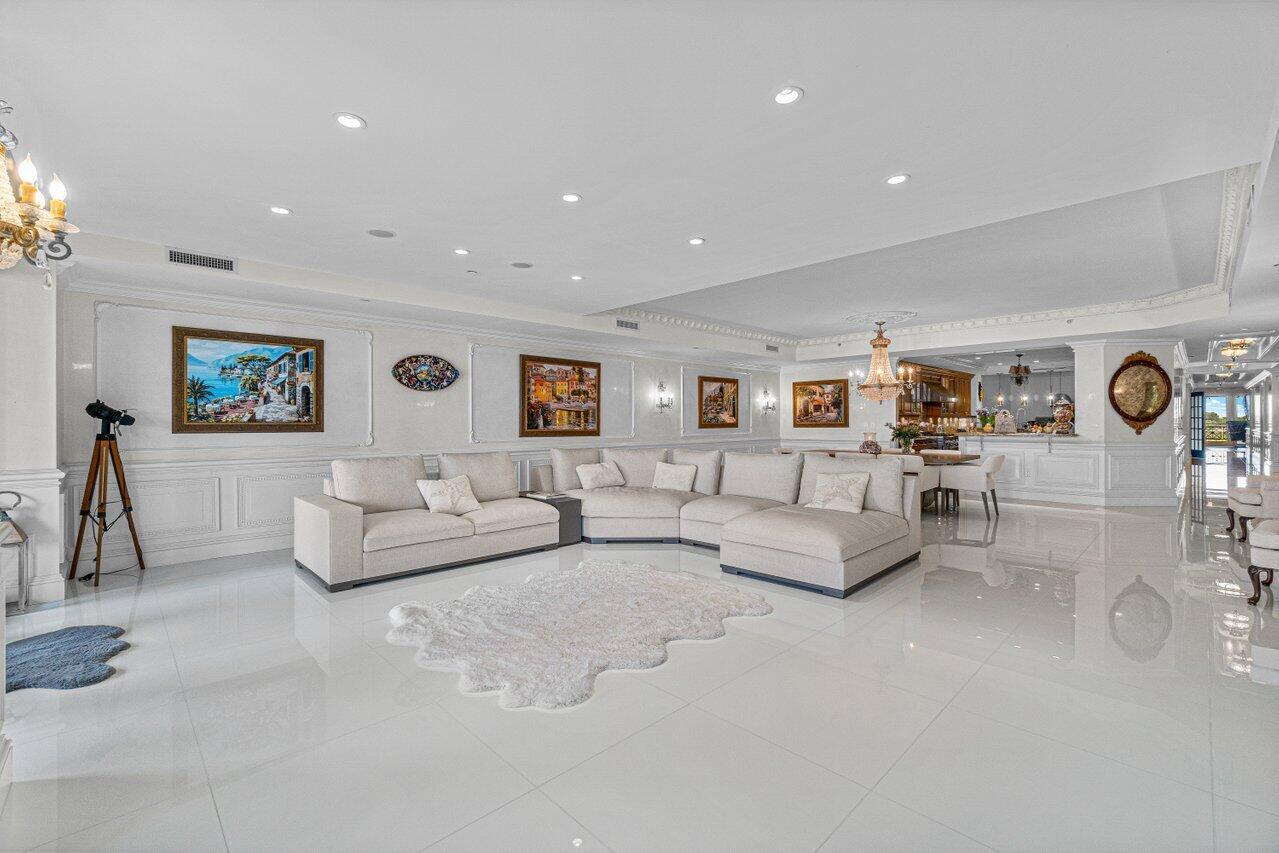 LUXURIA CONDO - Residential