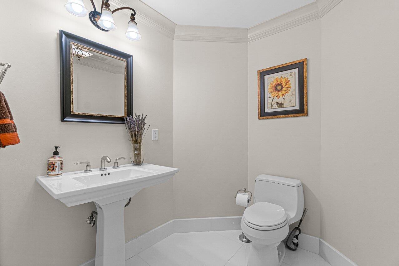 LUXURIA CONDO - Residential