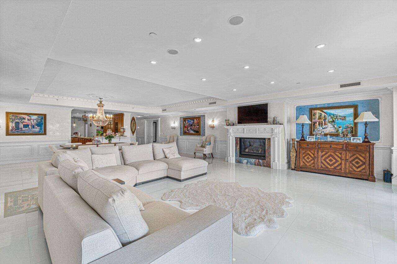 LUXURIA CONDO - Residential