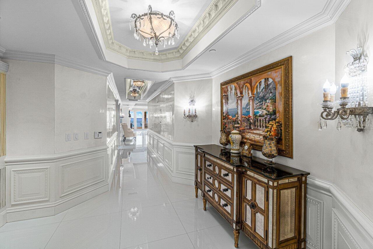 LUXURIA CONDO - Residential