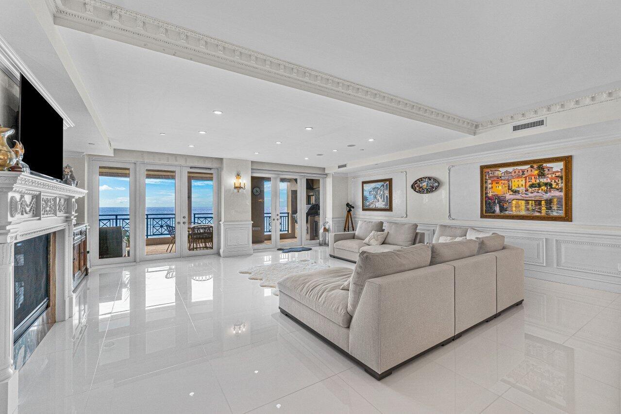 LUXURIA CONDO - Residential