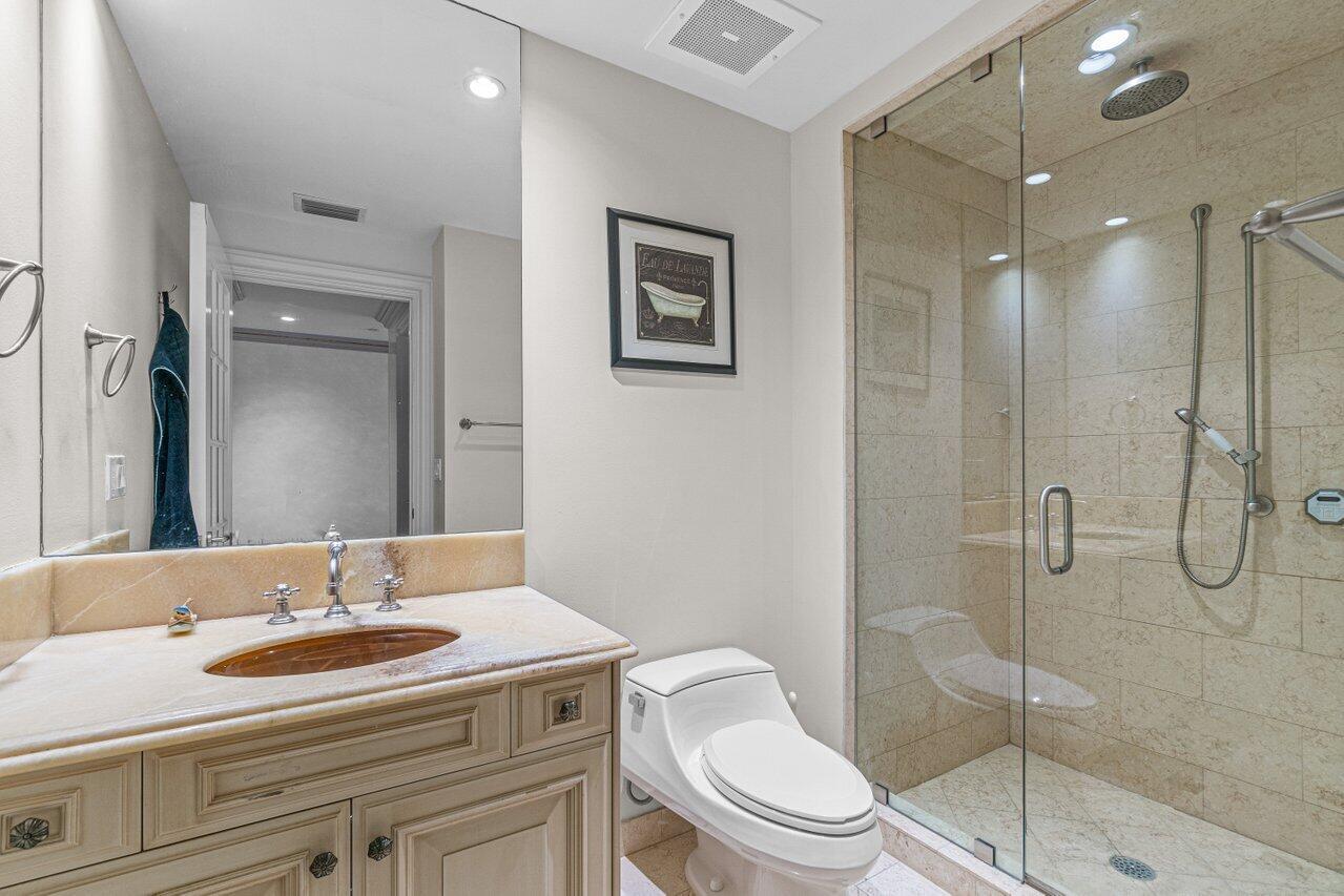 LUXURIA CONDO - Residential