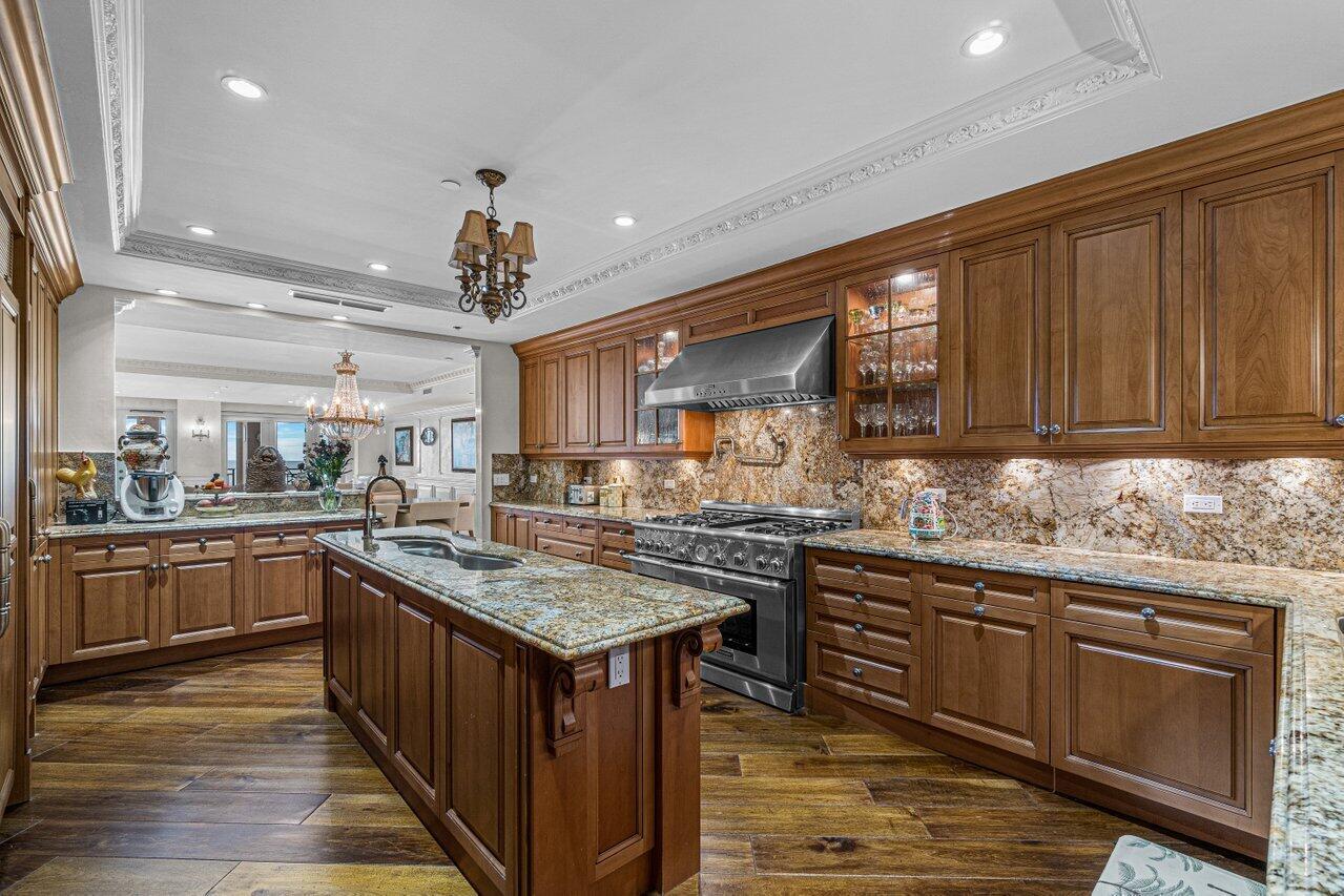 LUXURIA CONDO - Residential