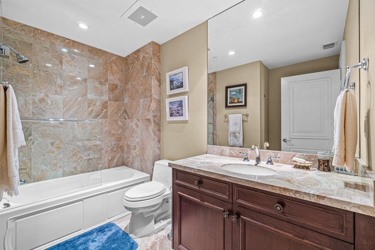 LUXURIA CONDO - Residential