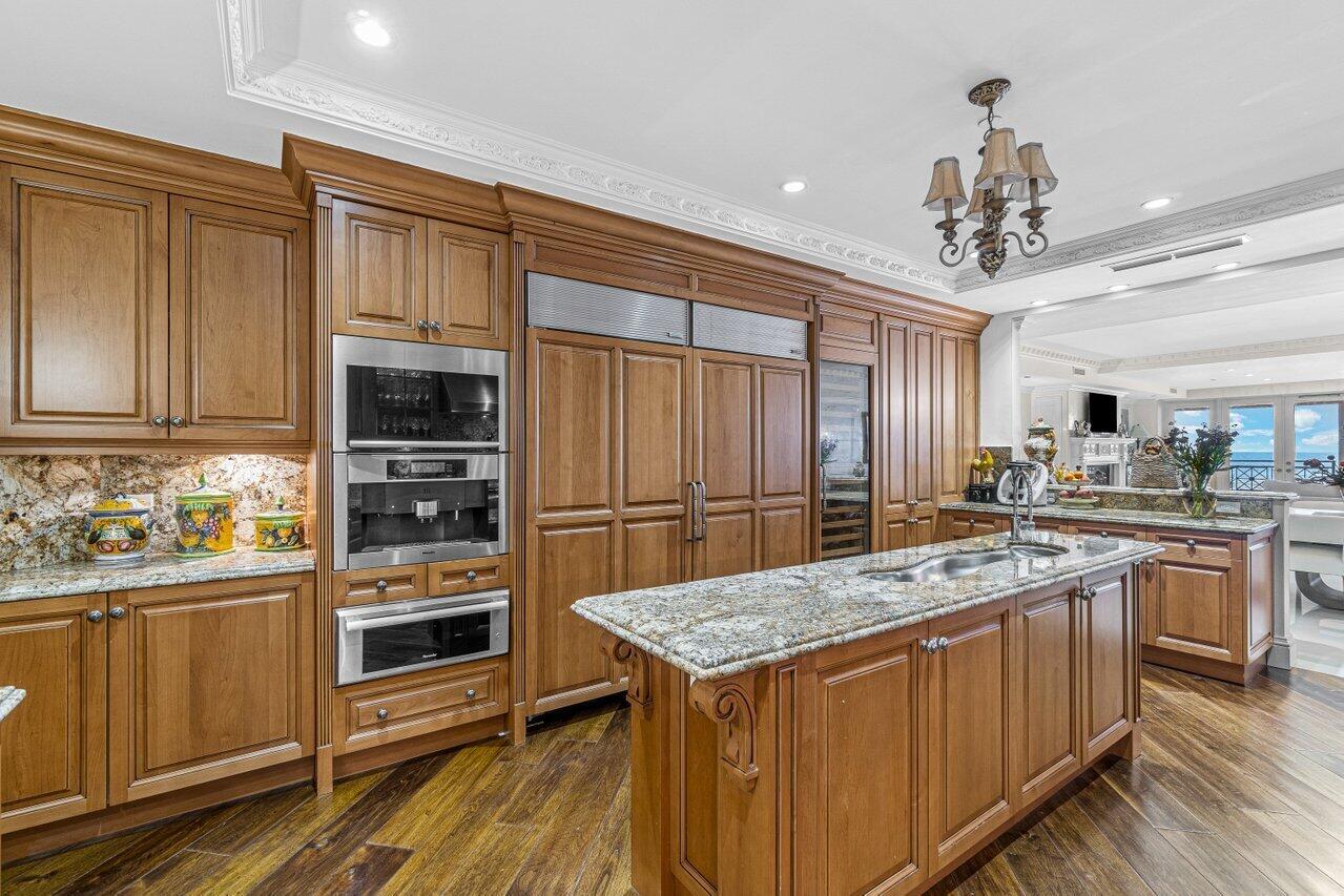 LUXURIA CONDO - Residential