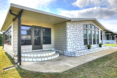 A home in Barefoot Bay