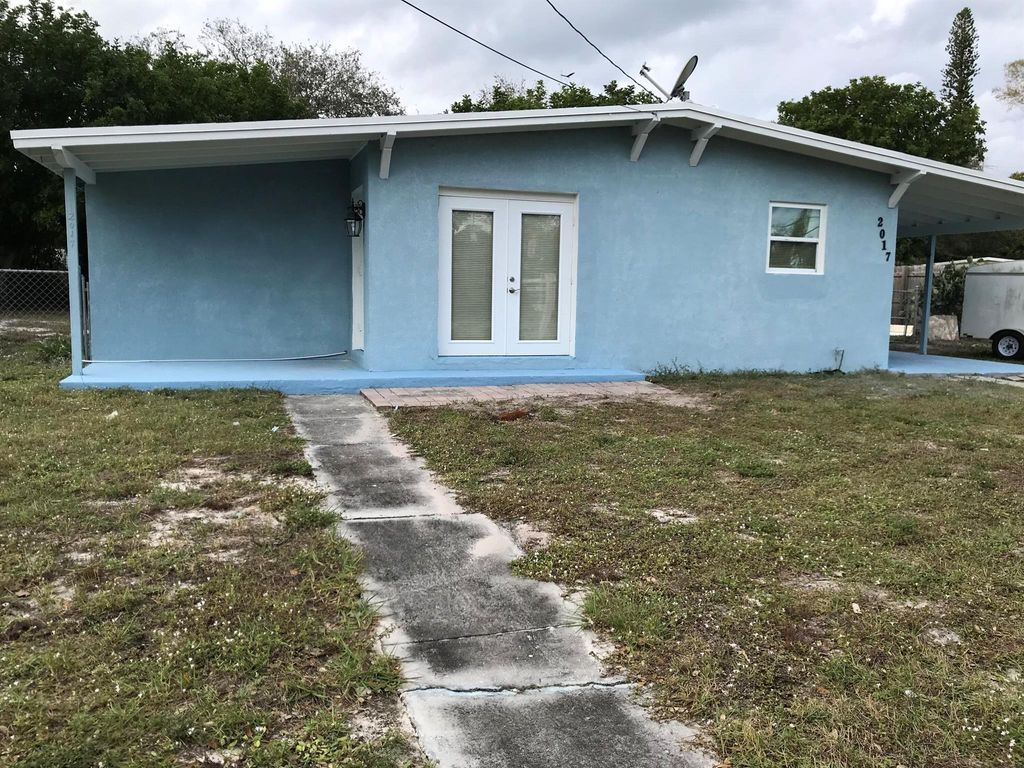 Photo of 2017 Golfview Court, Fort Pierce, FL 34950 (MLS # R10953331)