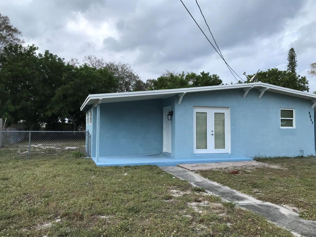 Photo of 2017 Golfview Court, Fort Pierce, FL 34950 (MLS # R10953331)