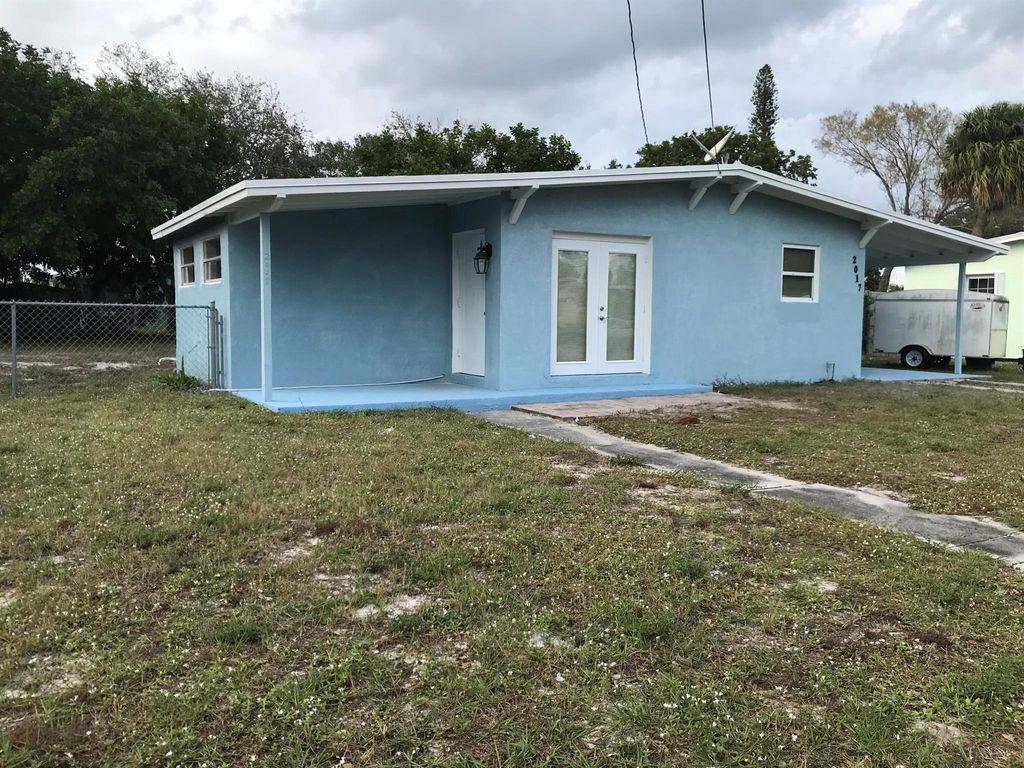 Photo of 2017 Golfview Court, Fort Pierce, FL 34950 (MLS # R10953331)