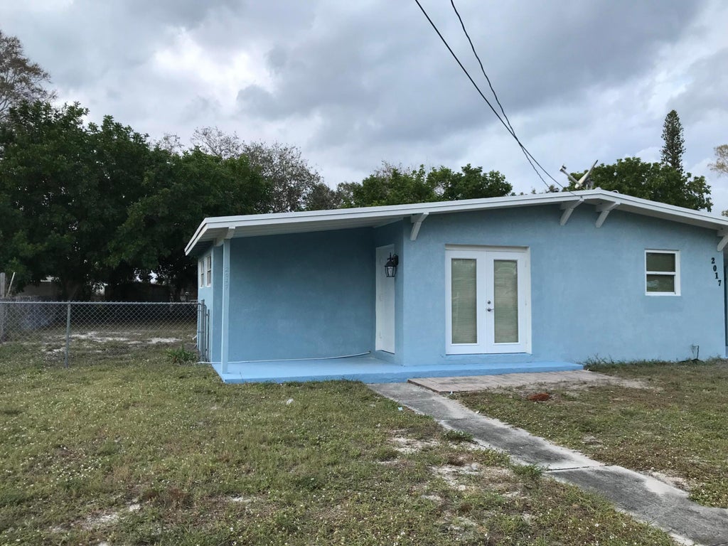 Photo of 2017 Golfview Court, Fort Pierce, FL 34950 (MLS # R10953331)