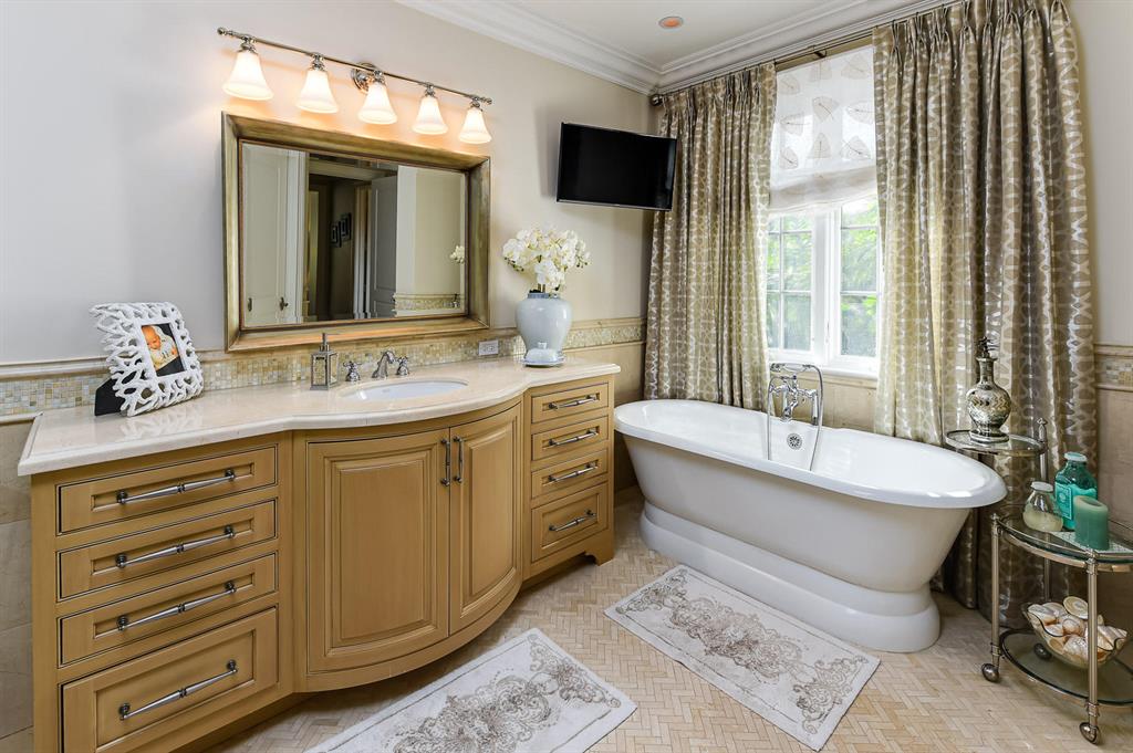 EL ENCANTO - Residential