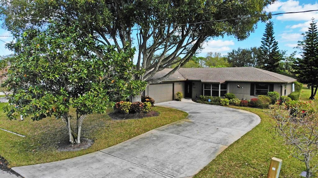 Photo of 2555 SE Burton Street, Port Saint Lucie, FL 34952 (MLS # R10690271)