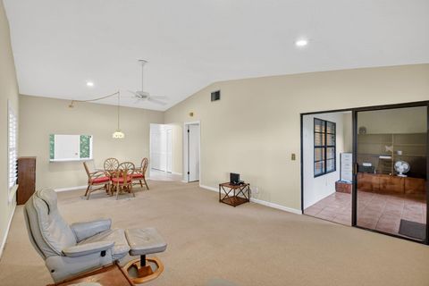 10 Ridge Point Drive D Boynton Beach FL 33435