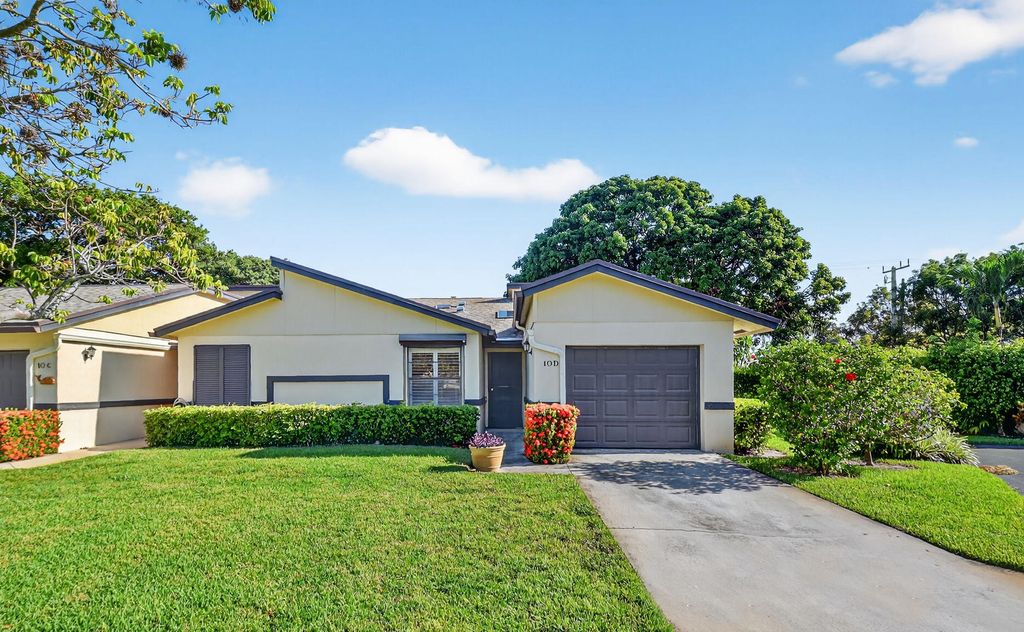 Photo of 10 Ridge Point Drive #D, Boynton Beach, FL 33435 (MLS # R11111838)