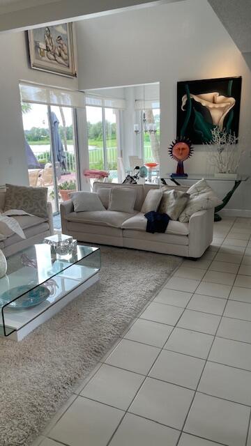 TIFFANY TRACE - Residential