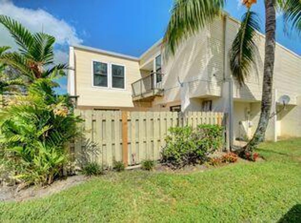 Photo of 11976 Shakerwood Lane, Wellington, FL 33414 (MLS # B26020501)