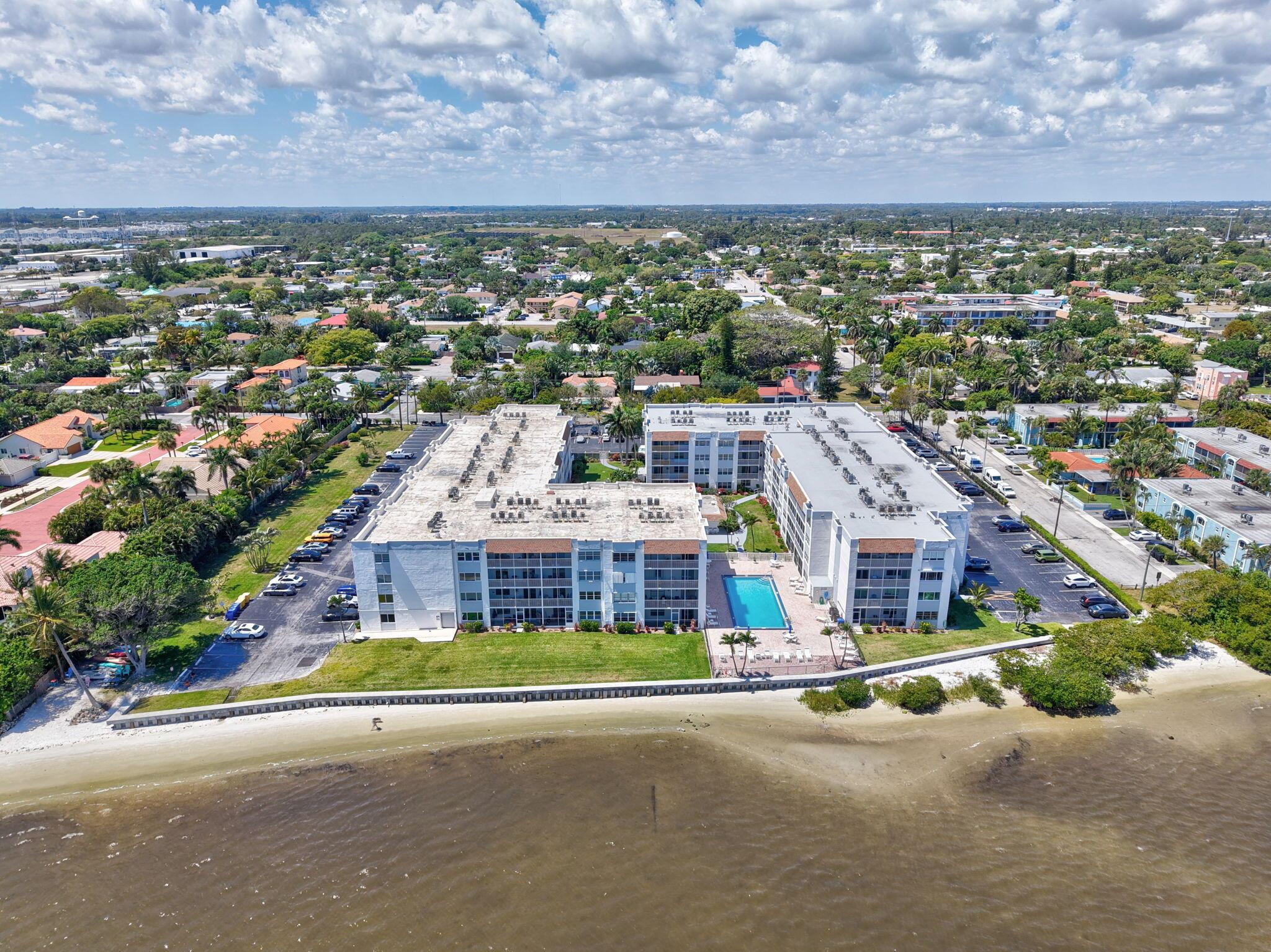 1502 S Lakeside Drive 318
