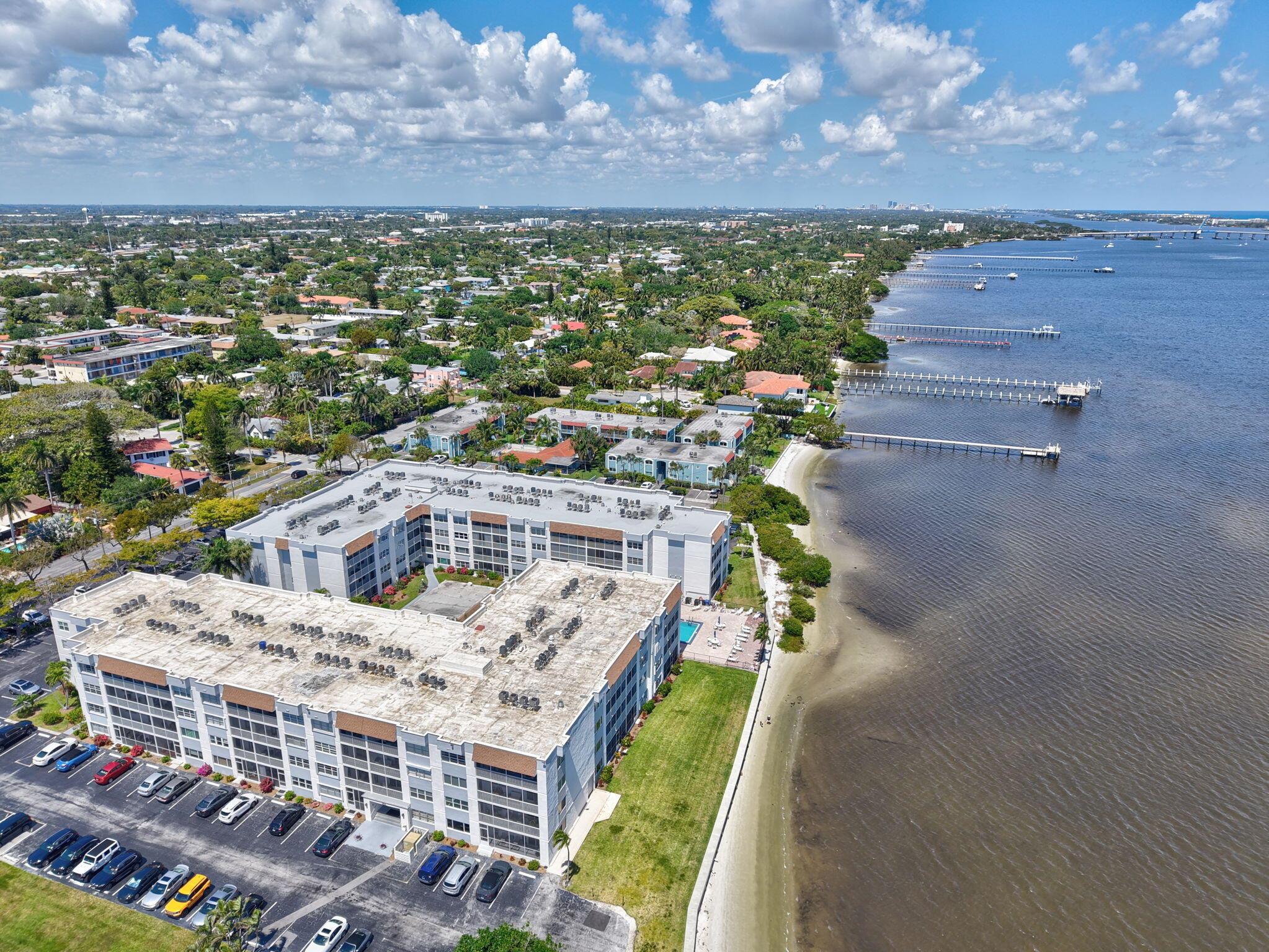 1502 S Lakeside Drive 318
