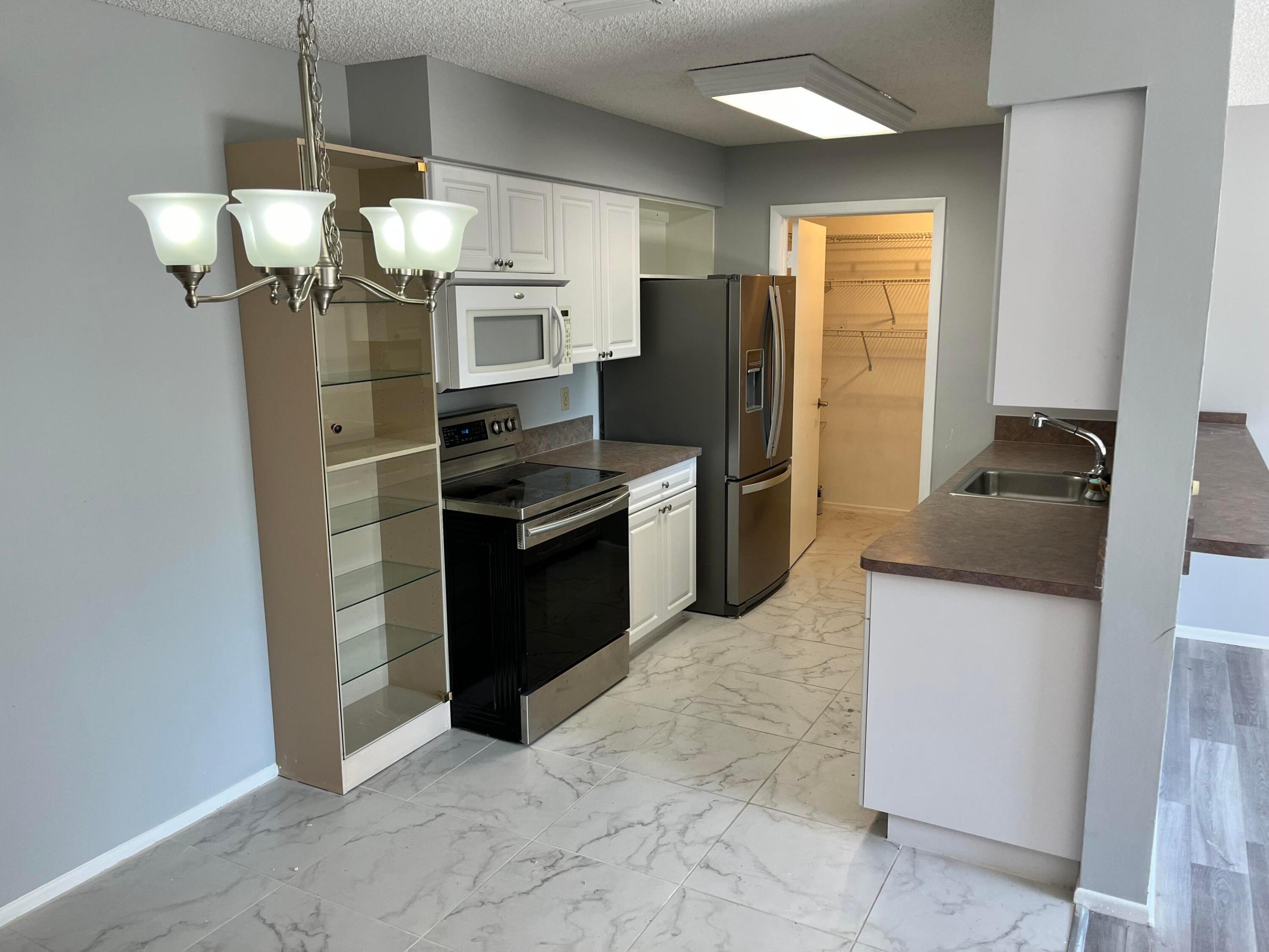 CINNAMON TREE - Residential Lease