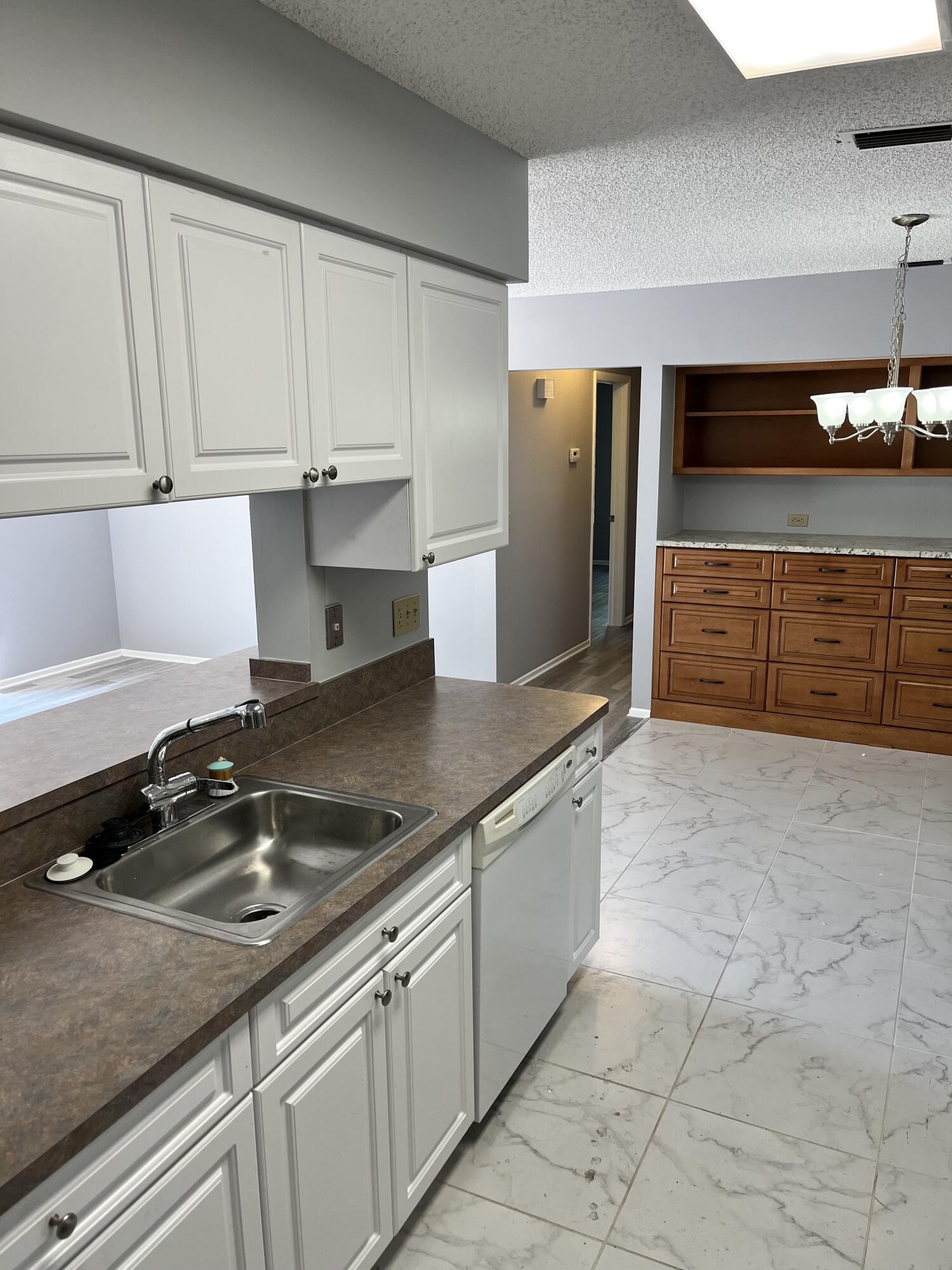 CINNAMON TREE - Residential Lease