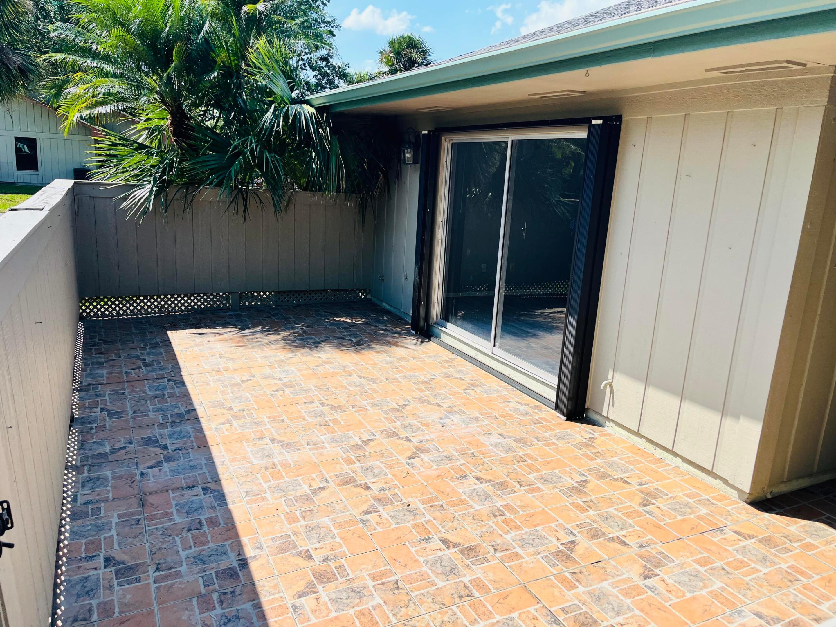 CINNAMON TREE - Residential Lease
