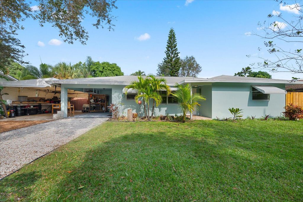 Photo of 117 E Riverside Drive, Jupiter, FL 33469 (MLS # R10941759)