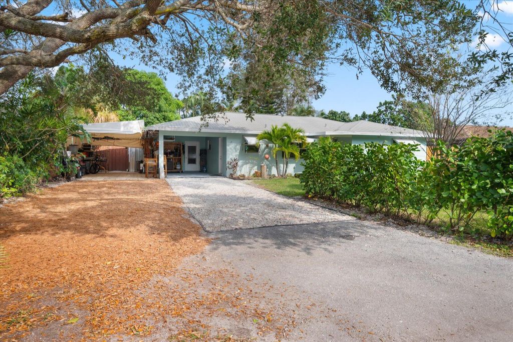 Photo of 117 E Riverside Drive, Jupiter, FL 33469 (MLS # R10941759)