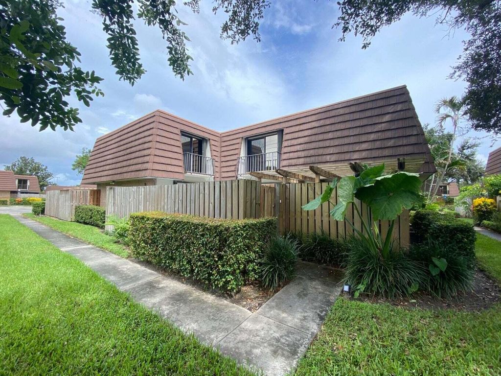 Photo of 1510 15th Lane, Palm Beach Gardens, FL 33418 (MLS # R10955733)