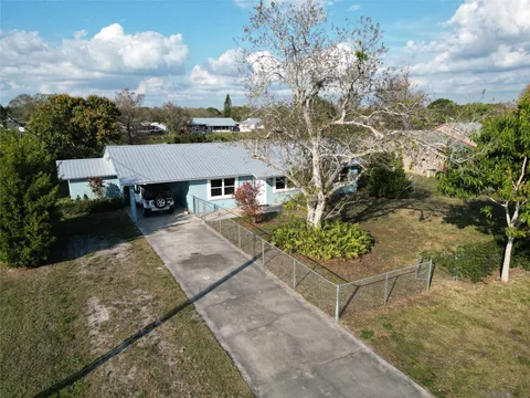 2341 SE 27th St, Taylor Creek, FL 34974 - MLS#: F10485611