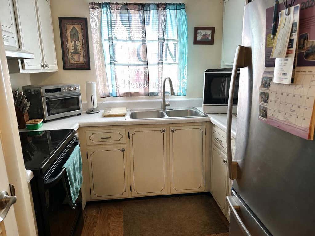 Photo of 410 W Palm Street #B8, Lake Worth, FL 33462 (MLS # B26063160)