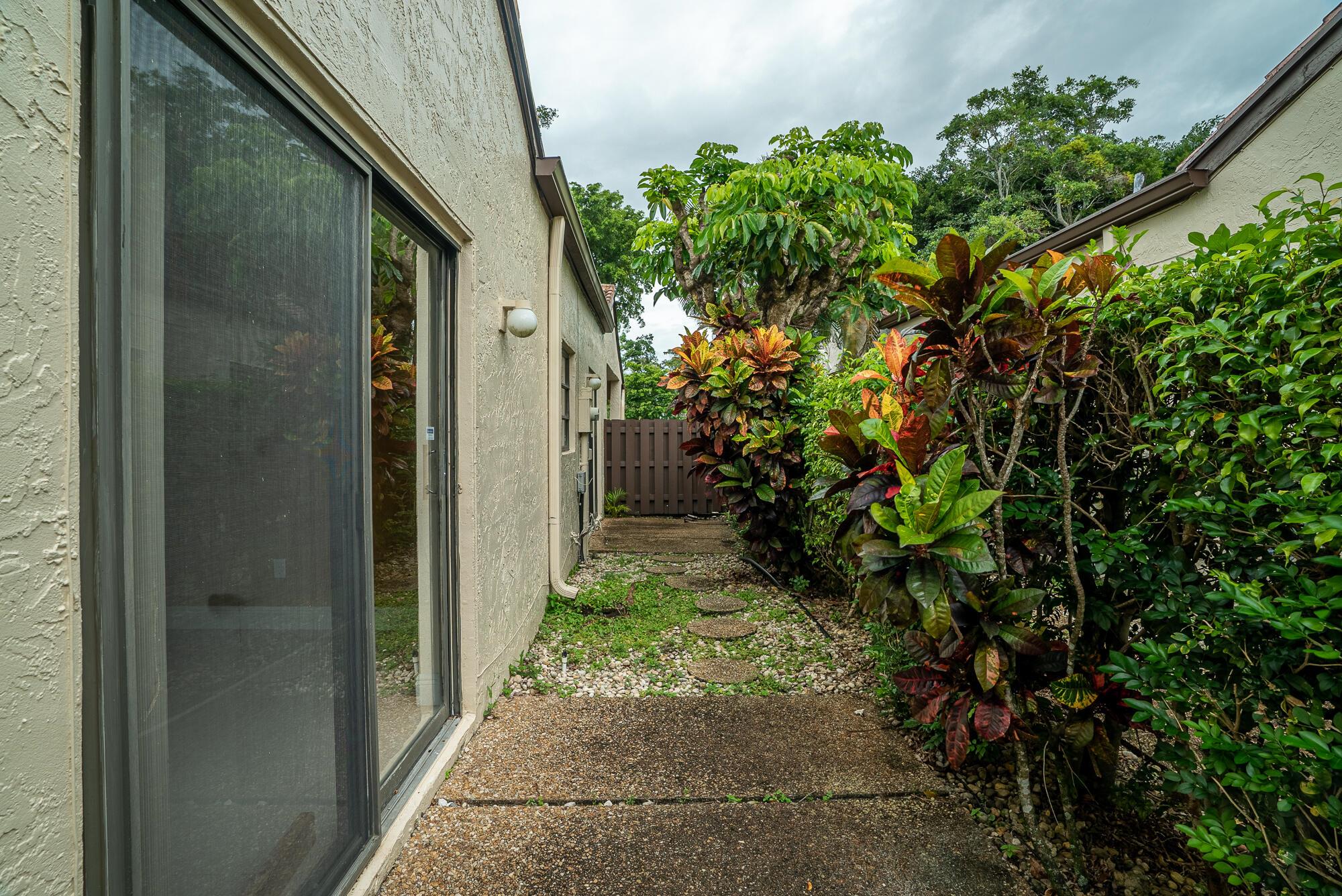 HORIZONS OF BOCA LAGO CON - Residential Lease