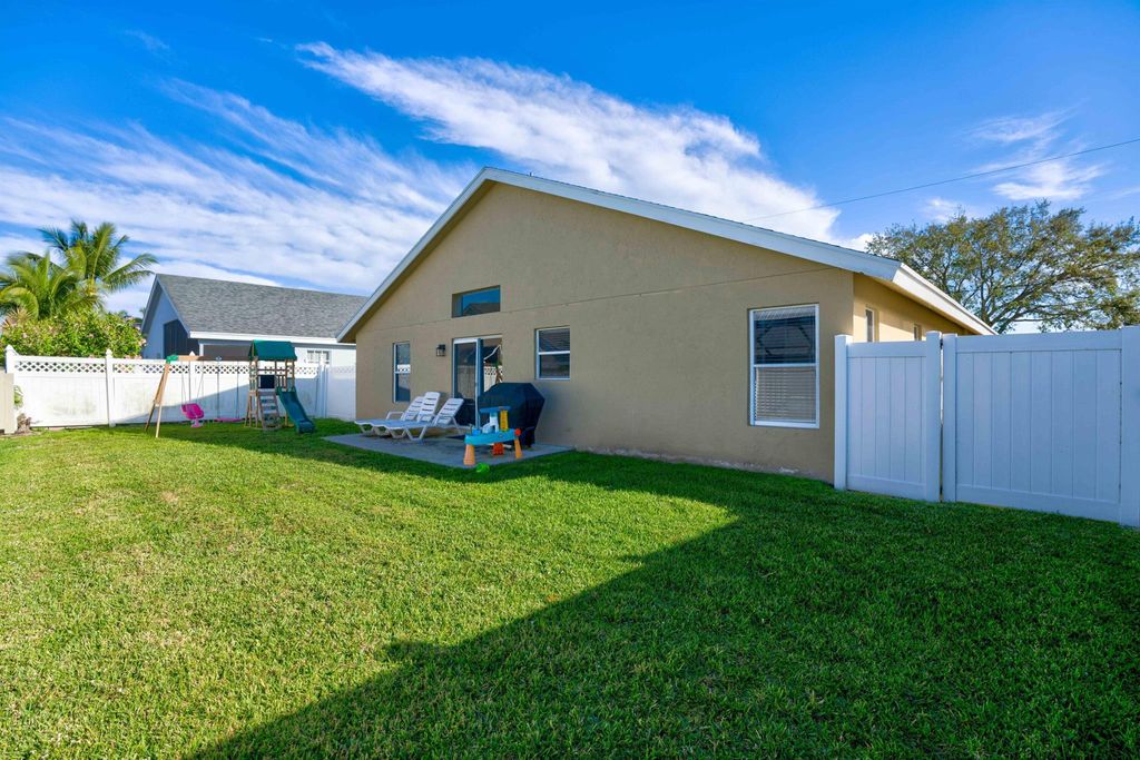 Photo of 6131 Robinson Street, Jupiter, FL 33458 (MLS # R10960473)