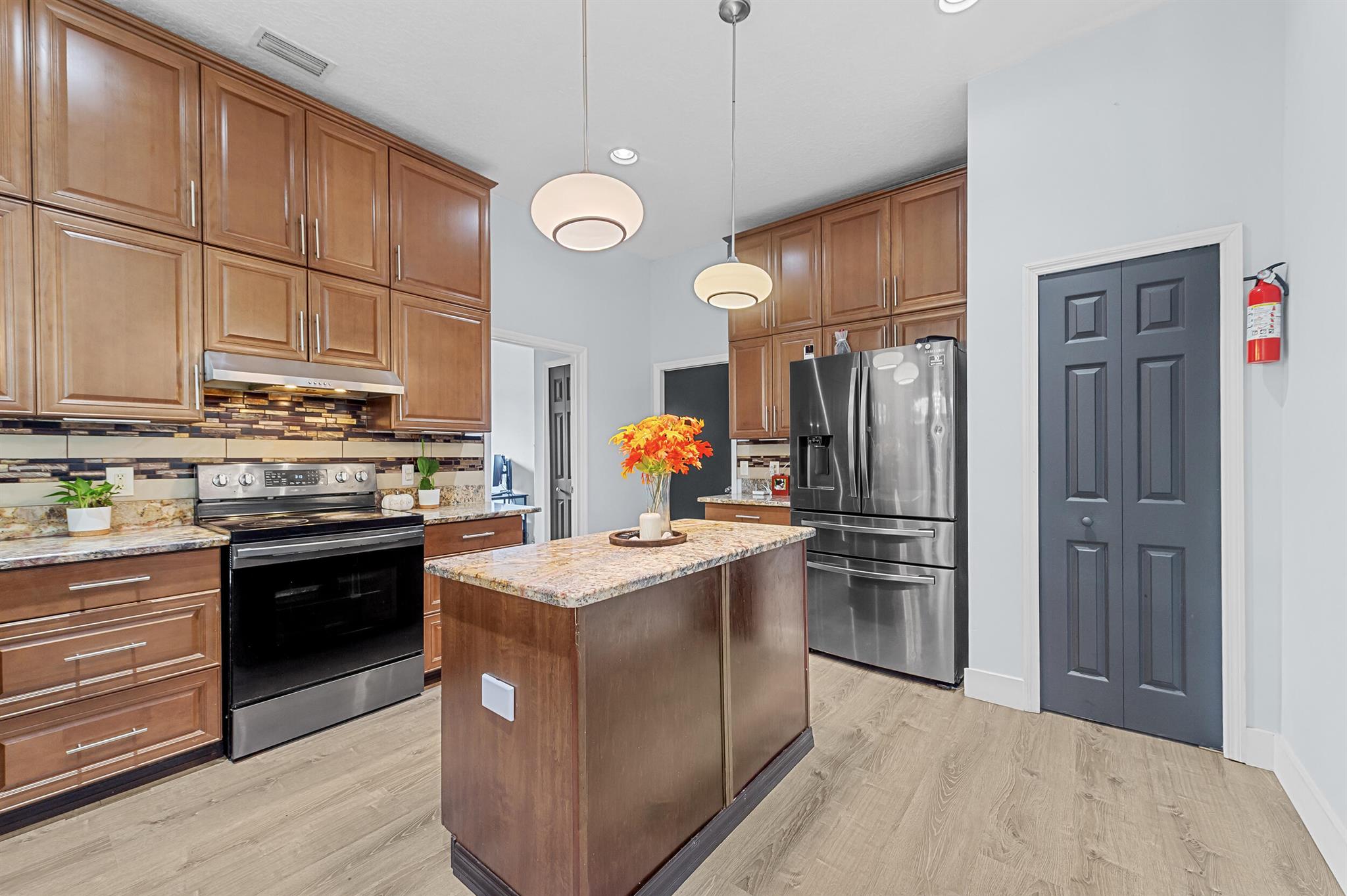 PORT ST LUCIE SECTION 41 - Residential Lease