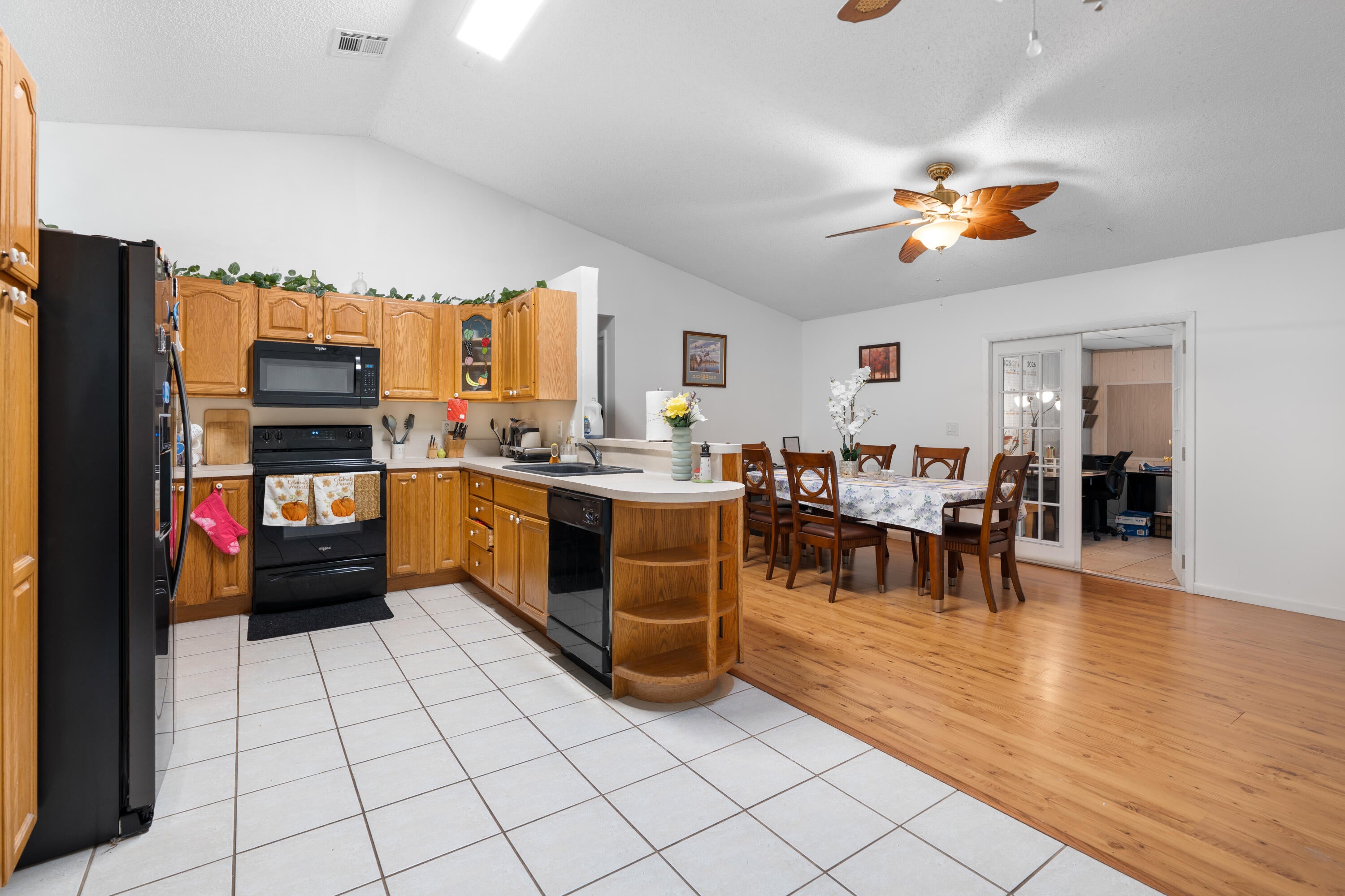 565 SW CHERRYHILL Road