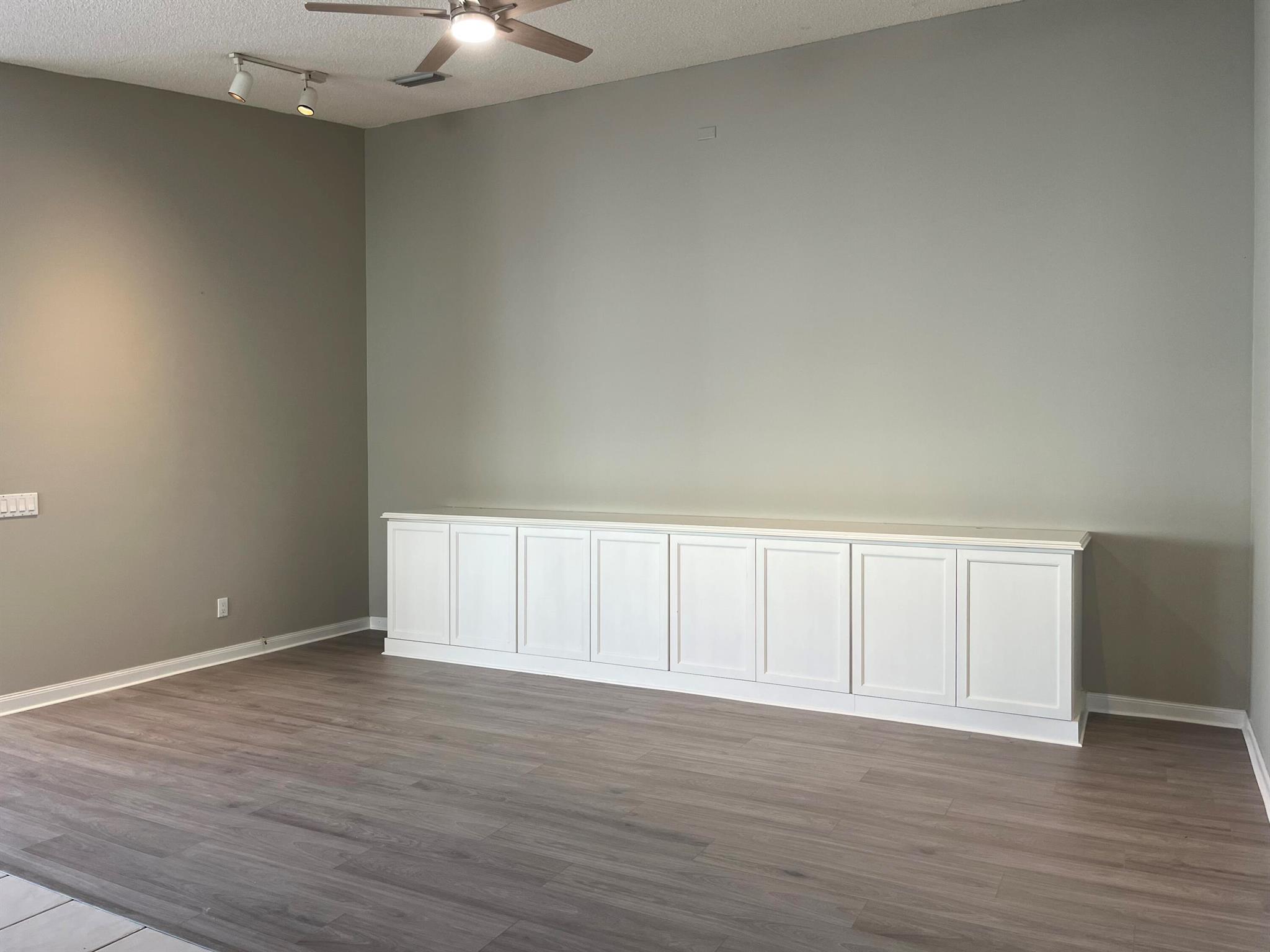 THE MEADOWS AT MARTIN DOW - Residential Lease